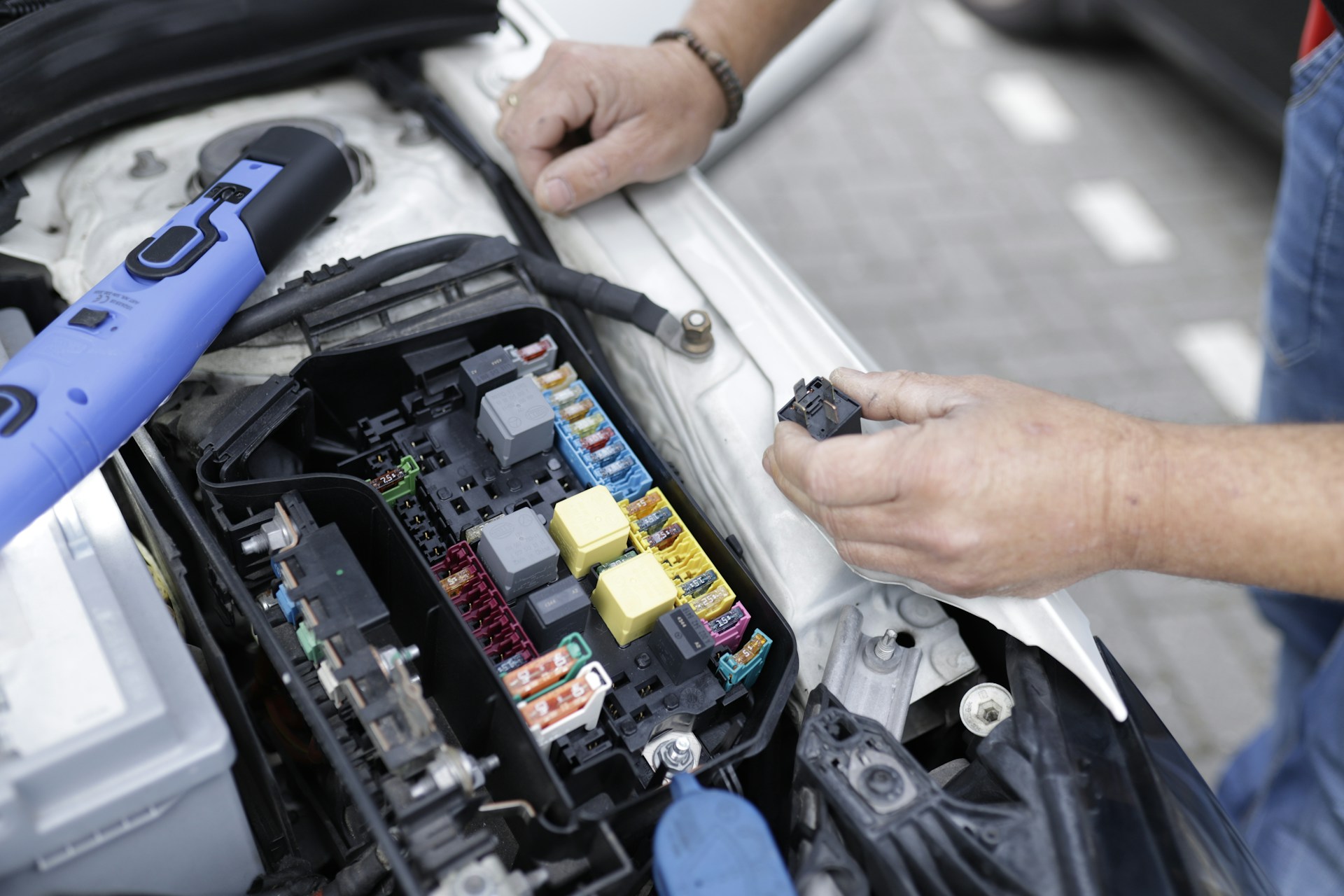 Vedligeholdelse og reparation af bilen